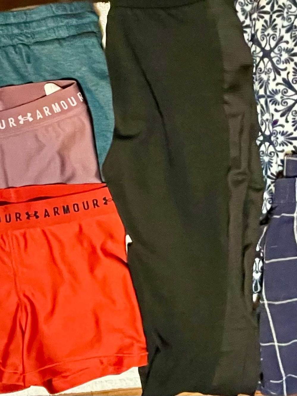 6pc. Women’s Small Pants and Shorts Bundle